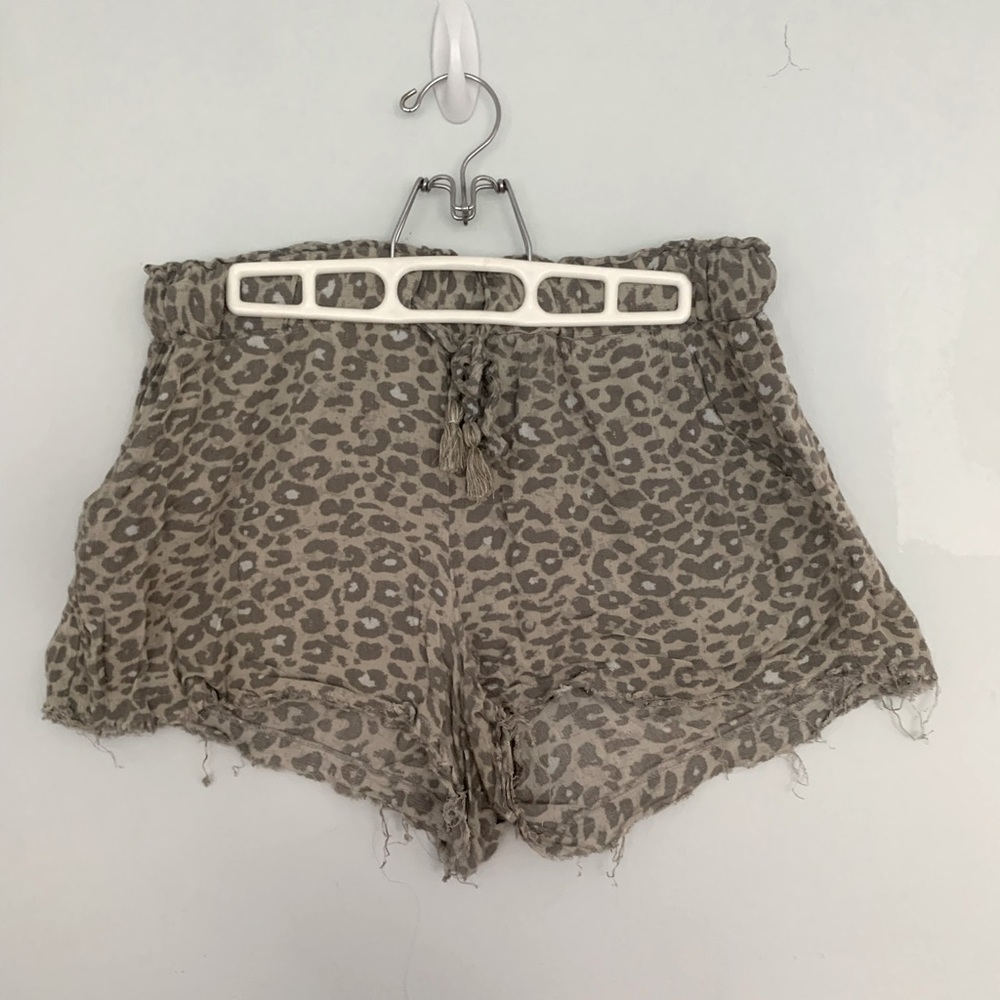 High Waisted Loose Gray Cheeta Print Shorts